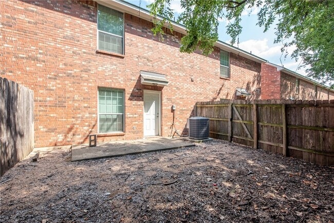 Building Photo - 1001 Krenek Tap Rd