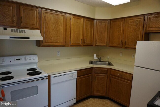 Building Photo - 8612 Tamarron Dr