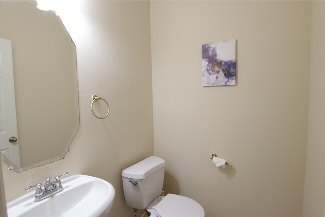 Building Photo - 2027 Creek Run Dr