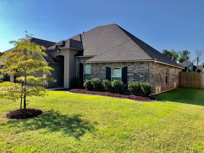 Building Photo - 824 Abita Chase