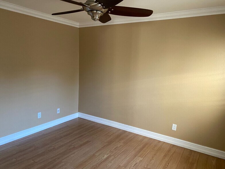 Building Photo - COMING SOON: Gorgeous, remodeled DIRECT ACCESS: 3 bedroom 2 bathroom water front home