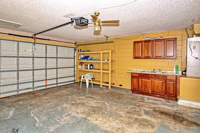 Building Photo - 4335 Creekside Blvd