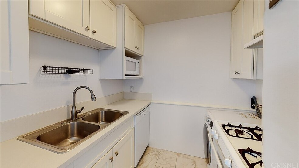 Building Photo - 12157 Moorpark St