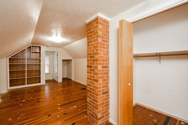 Building Photo - 1927 Olive St