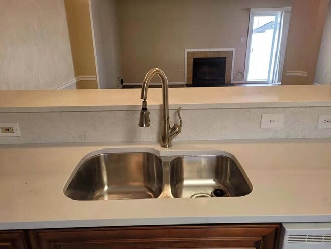 Building Photo - 305 Seeman Ct