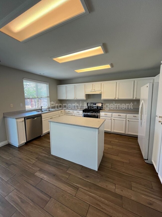 Building Photo - 23306 Daisy Dr