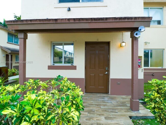 Building Photo - 14010 NE 3rd Ct