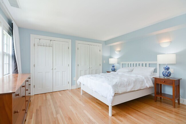 Building Photo - 37 Rocky Neck Ave