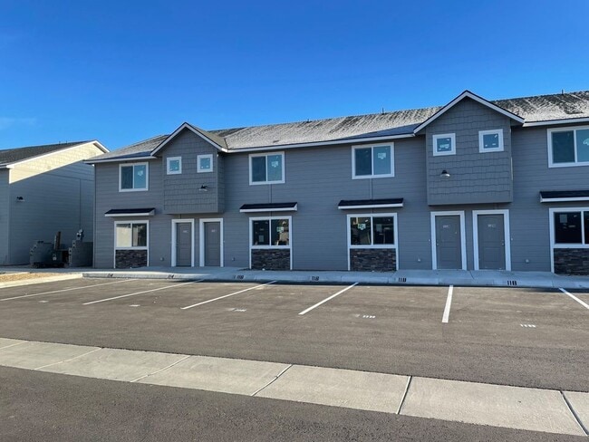 Building Photo - 103 E Ravenna Ln