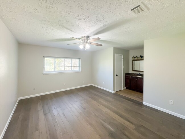 Building Photo - 16330 Cypress Point Dr