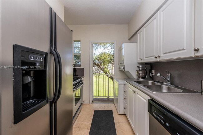 Building Photo - 350 S Shore Dr