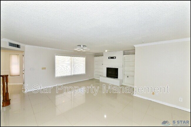 Building Photo - 529 Castlerock Ln