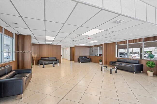 Building Photo - 16710 NE 9th Ave