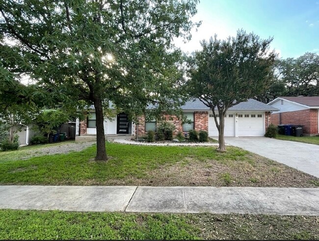 Building Photo - 11003 Janet Lee Dr