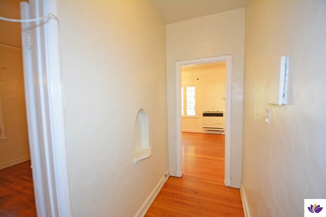 Building Photo - 5727 Carlton Way