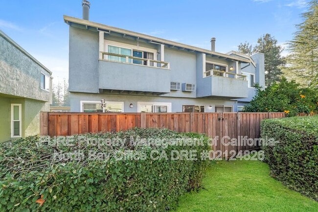 Building Photo - 629 Racquet Club Cir