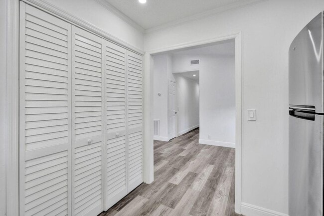 Building Photo - 229 SW 1st Ave