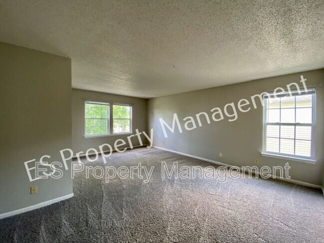 Building Photo - 2180 Shadowbrook Dr