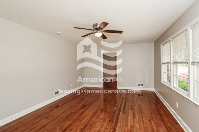 Building Photo - 1506 Cedar Terrace