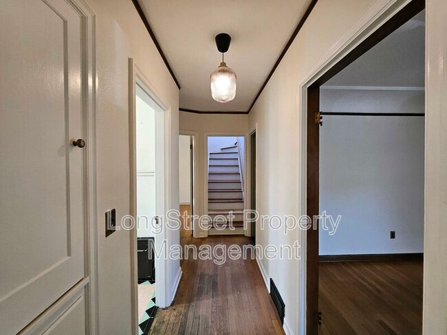 Building Photo - 224 N Russet St