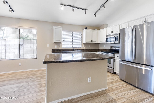 Building Photo - 10278 E Blanche Dr