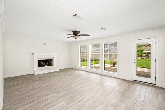 Building Photo - 560 Landfall Ln