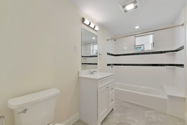 Building Photo - 48 Manthorne Rd