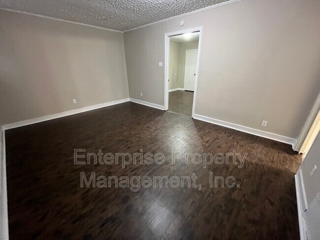 Building Photo - 424 Deerskin Dr