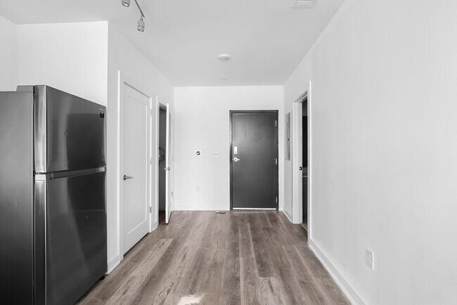 Building Photo - 525 Parkway Dr NE