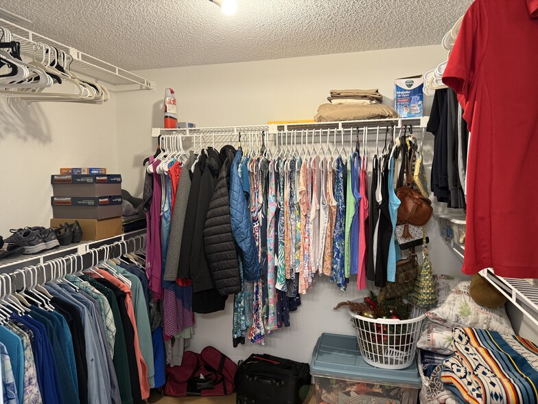 Building Photo - 4550 Pinebrook Cir