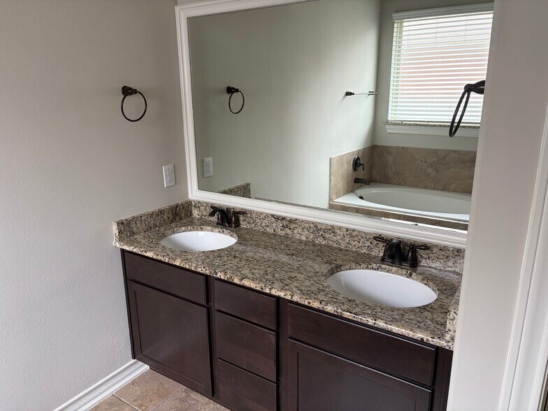 Building Photo - 3634 Diamond Creek Dr