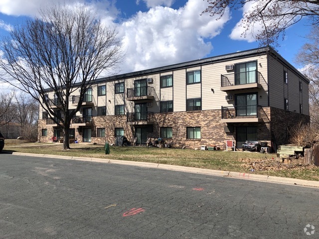 Front of Building - Gauvette Park Apartments