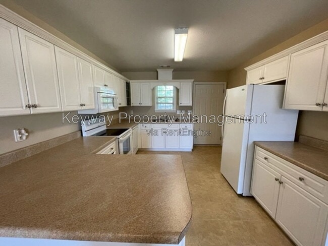 Building Photo - 6107 Village W Ln