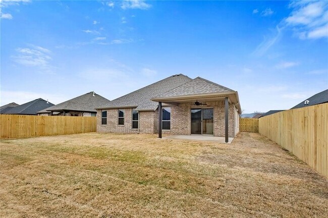 Building Photo - 275 W Tyler Rd