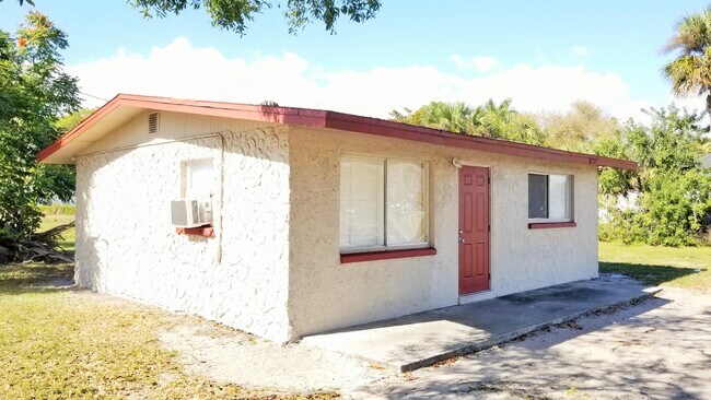 Building Photo - 2176 Highland Ave