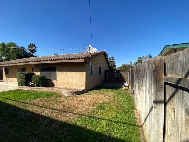 Building Photo - 5348 El Molino Ave