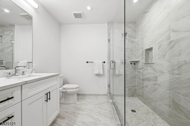 Building Photo - 14 Ward St