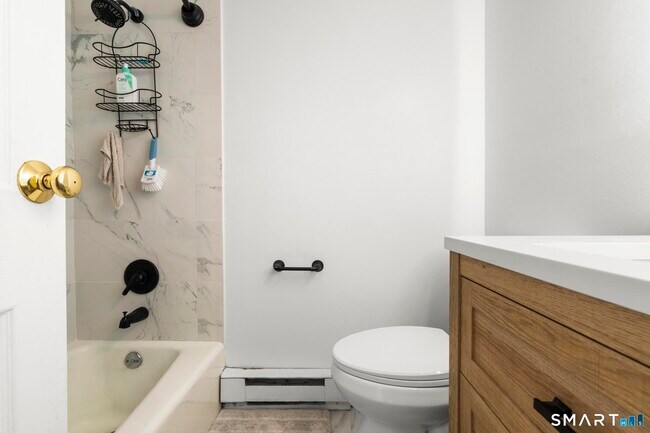 Building Photo - 84 Taylor Ave