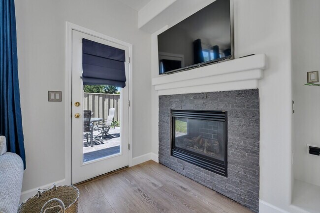 Building Photo - 10459 Summershade Ln