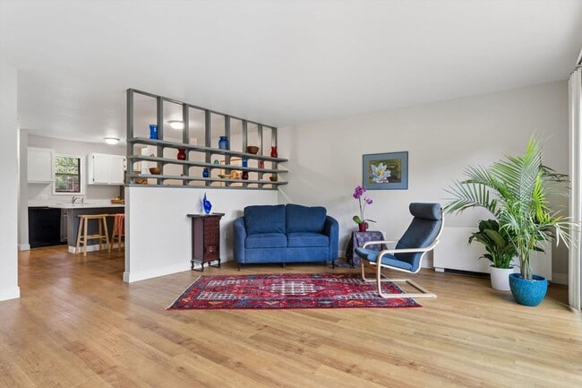 Building Photo - Completely Renovated 3 Bedroom Condo in the Wimbledon NOW AVAILABLE !
