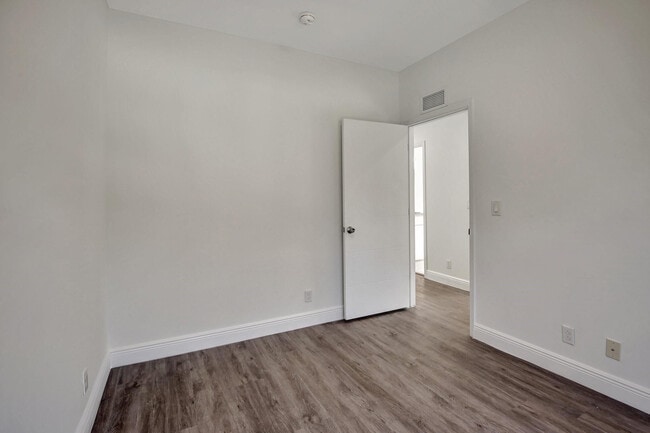 Building Photo - 1104 S 20th Ave