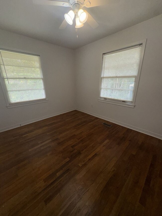 Building Photo - 4049 Norwood Dr