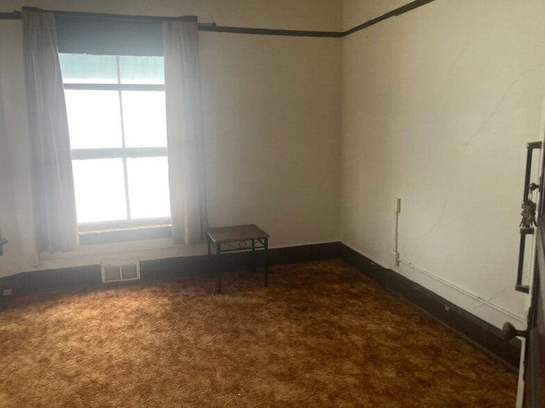 Building Photo - 3431 W Kilbourn Ave