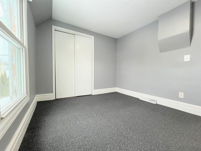 Building Photo - Comfortable 2-Bed Plus Den Home Available in Tonawanda