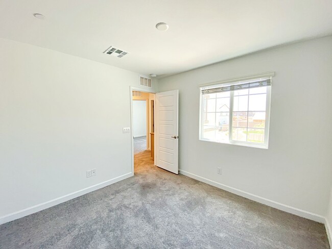 Building Photo - 3 Bedroom 2.5 bath home in Townhome in Cad...