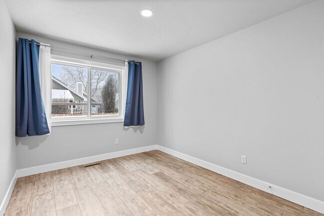 Building Photo - 1613 Barnwood Dr