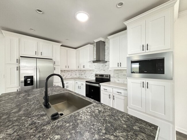 Building Photo - 7423 43rd Dr N