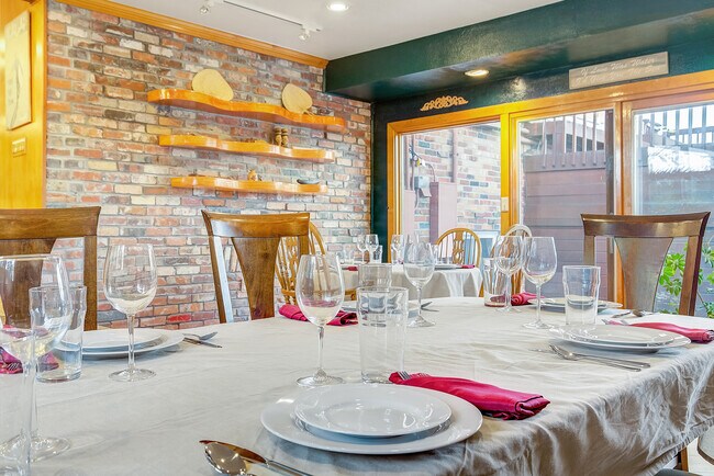 Building Photo - 8280 Queen St