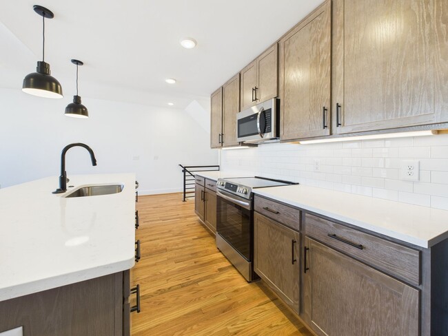 Building Photo - 907 Bainbridge St