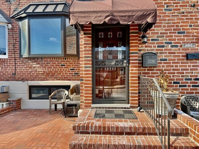 Building Photo - RARELY Offered completely RENOVATED PACKER PARK 3 Bedroom/2.5 Bath HOME w/ Central AC-HARDWOOD Fl...